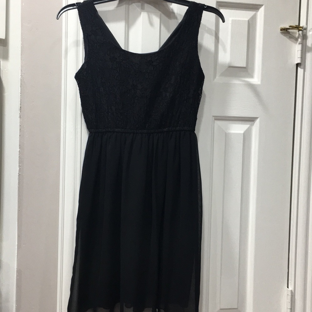 Juniors black dress